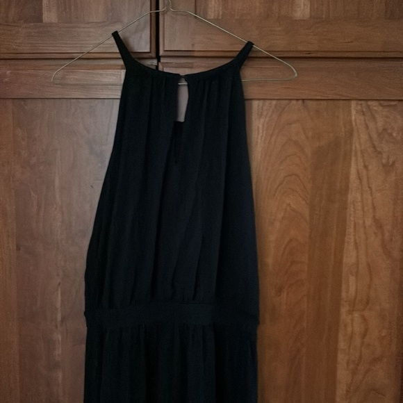 Women’s short black dress. Elastic waist key hole with button in back. Size M - Picture 4 of 4